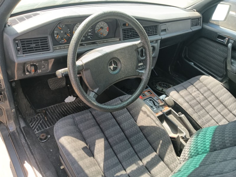 mercedes-benz 190 (w201) del año 1990