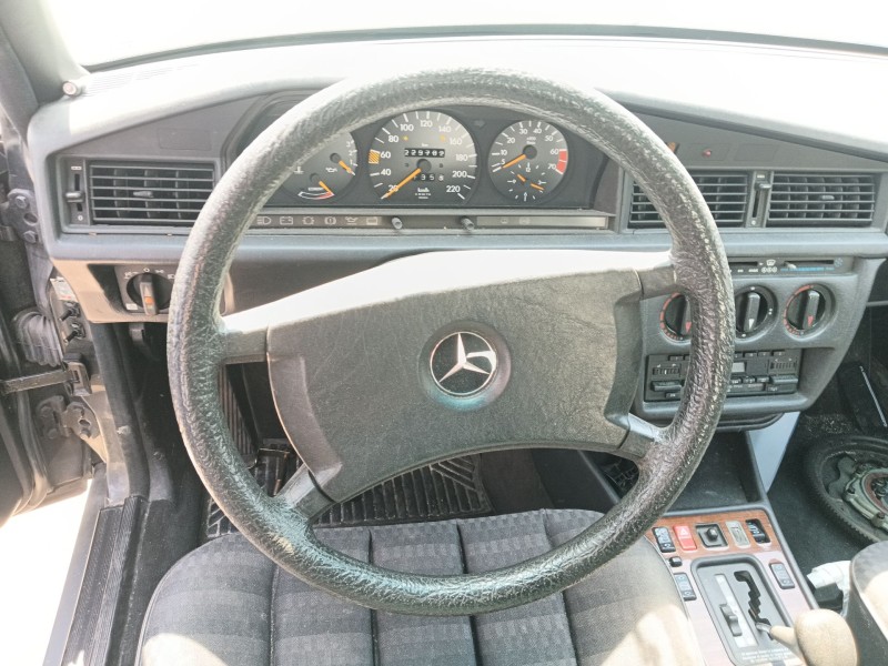 mercedes-benz 190 (w201) del año 1990