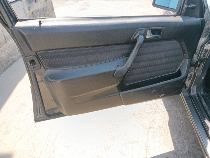 mercedes-benz 190 (w201) del año 1990