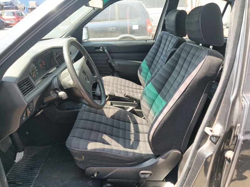 mercedes-benz 190 (w201) del año 1990