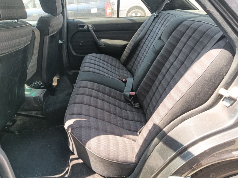 mercedes-benz 190 (w201) del año 1990