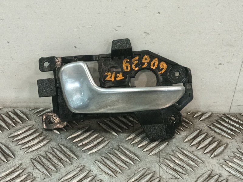 Recambio de maneta interior trasera izquierda para kia carens iv 1.7 crdi referencia OEM IAM 83613RP000  