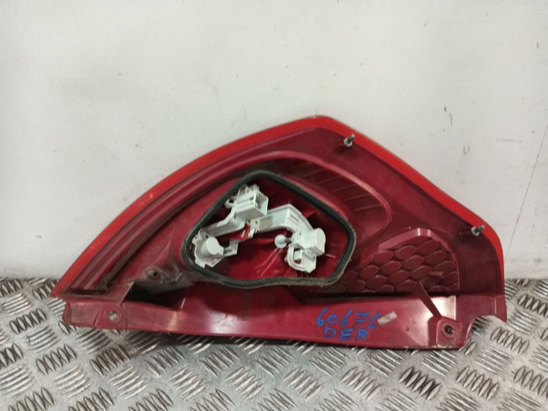 Recambio de piloto trasero derecho para ford fiesta vi (cb1, ccn) 1.4 tdci referencia OEM IAM 8A6113404A  