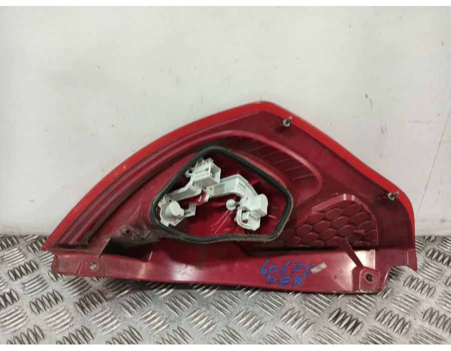 Recambio de piloto trasero derecho para ford fiesta vi (cb1, ccn) 1.4 tdci referencia OEM IAM 8A6113404A  