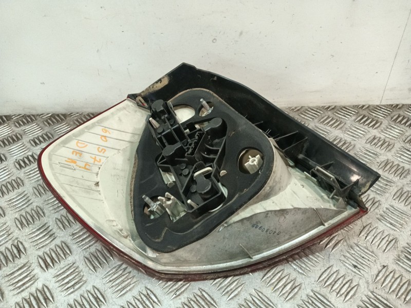 Recambio de piloto trasero derecho para bmw 1 (e87) 118 d referencia OEM IAM 084441924R  