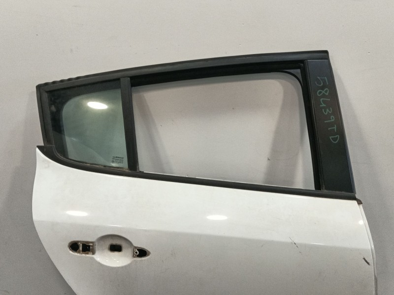 Recambio de puerta trasera derecha para renault megane iii berlina 5 p referencia OEM IAM 821006386R 821008419R 