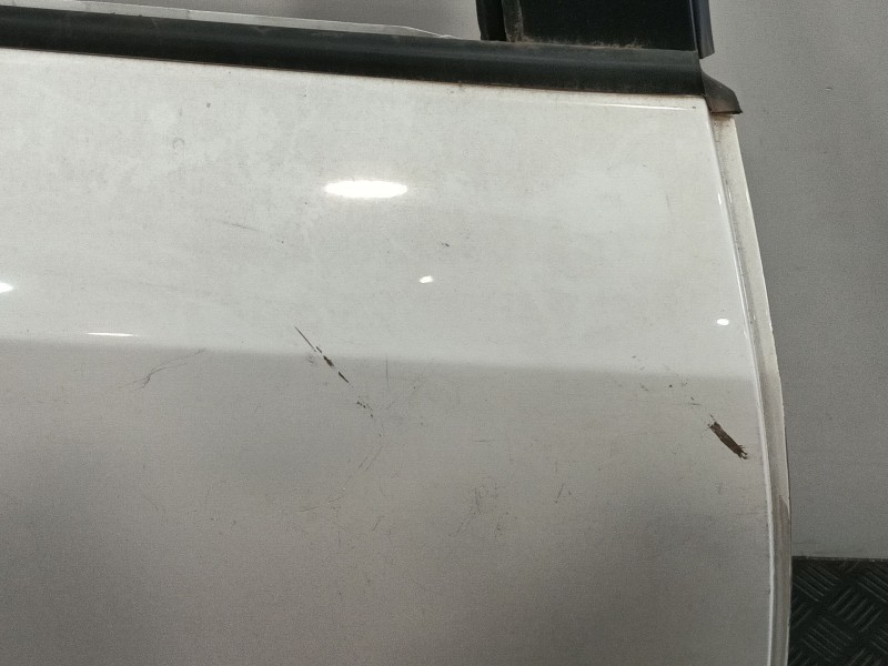 Recambio de puerta trasera derecha para renault megane iii berlina 5 p referencia OEM IAM 821006386R 821008419R 