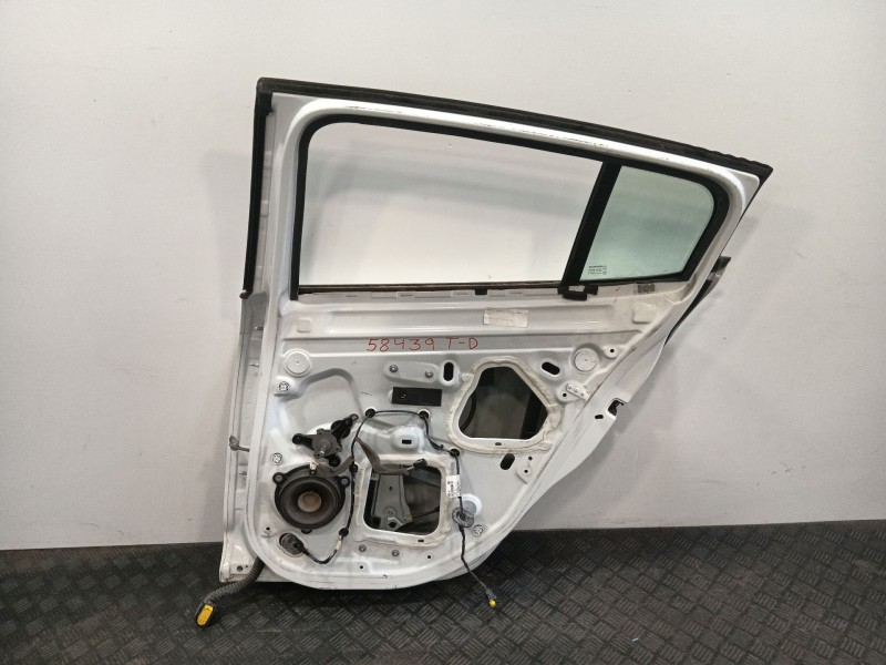 Recambio de puerta trasera derecha para renault megane iii berlina 5 p referencia OEM IAM 821006386R 821008419R 
