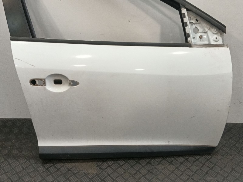 Recambio de puerta delantera derecha para renault megane iii berlina 5 p referencia OEM IAM 801009742R 801003028R 