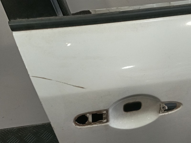 Recambio de puerta delantera derecha para renault megane iii berlina 5 p referencia OEM IAM 801009742R 801003028R 