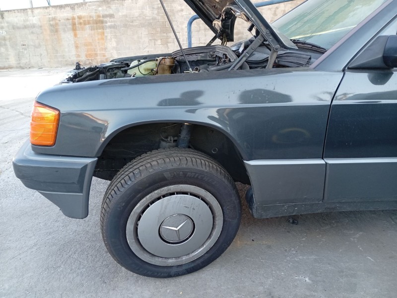Recambio de aleta delantera izquierda para mercedes-benz 190 (w201) e 2.0 (201.024) referencia OEM IAM 2018811701  