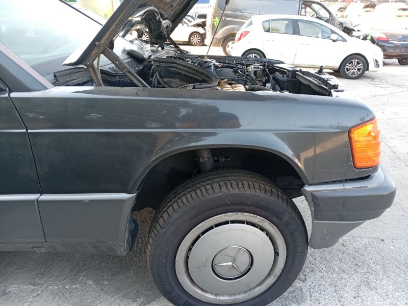 Recambio de aleta delantera derecha para mercedes-benz 190 (w201) e 2.0 (201.024) referencia OEM IAM 2018811801  