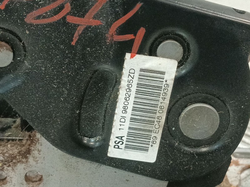 Recambio de palanca freno de mano para peugeot 208 referencia OEM IAM 98062965ZD  