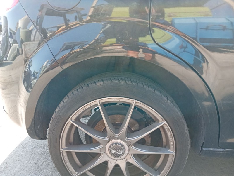 Recambio de paso de rueda trasero derecho para seat leon (1p1) 1.4 tsi referencia OEM IAM 1P0810970A  