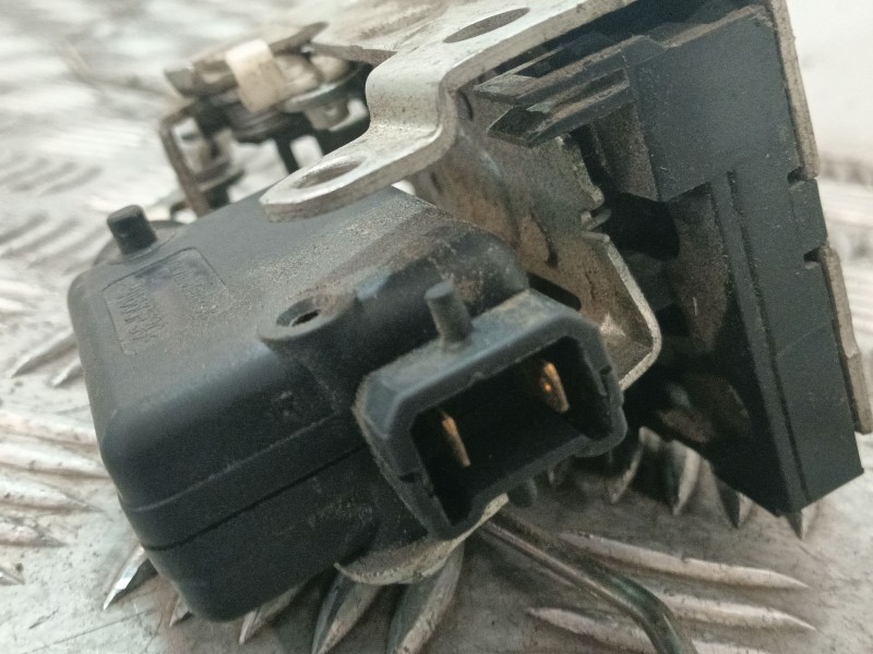 Recambio de cerradura puerta trasera derecha para dacia logan referencia OEM IAM 6001547513 8200928490 