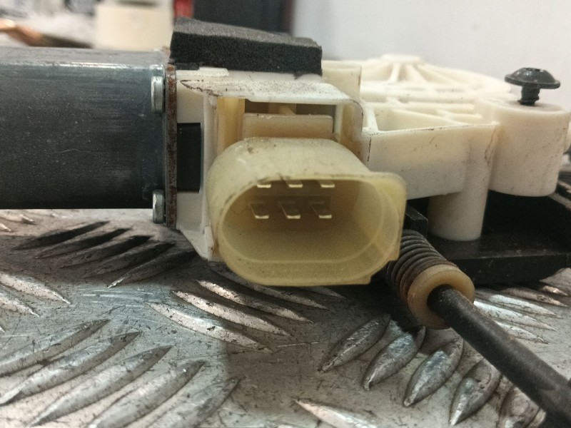 Recambio de elevalunas delantero derecho para ford mondeo ber. (ca2) referencia OEM IAM 6M2114553B 0130822286 