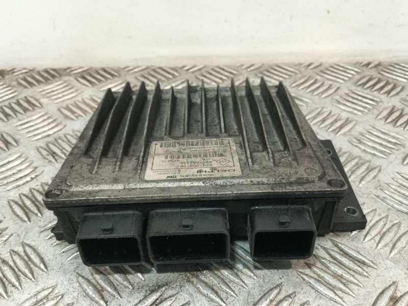 Recambio de centralita motor uce para dacia logan referencia OEM IAM 8201002106 8201083336 