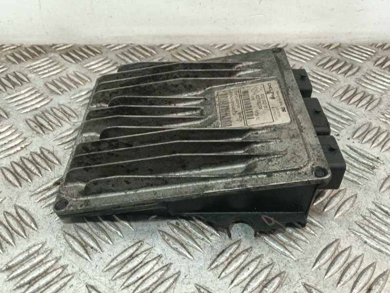 Recambio de centralita motor uce para dacia logan referencia OEM IAM 8201002106 8201083336 