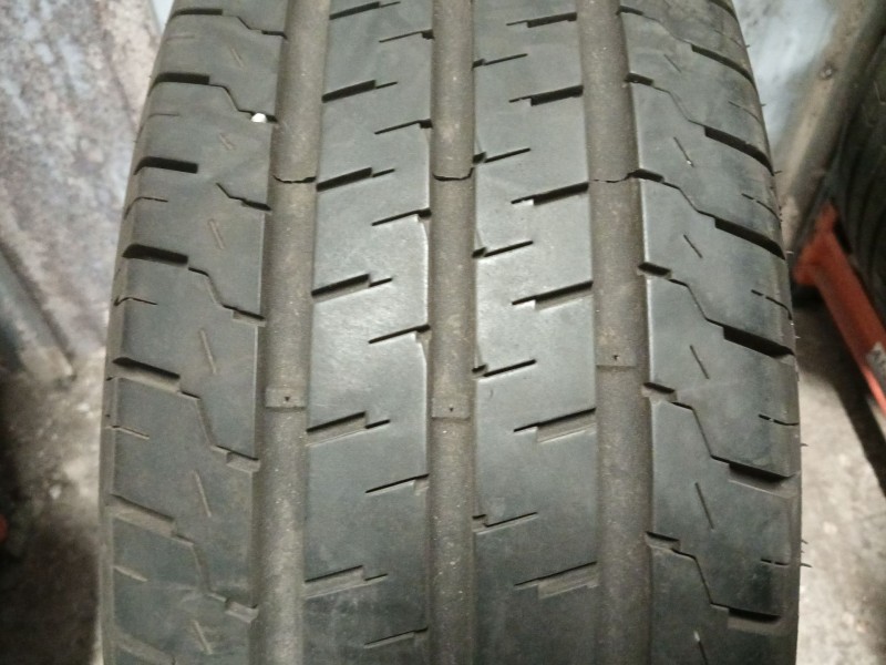 Recambio de neumatico ocasión para neumatico neumatico ocasion referencia OEM IAM 225/65/16 112/110 R MAZZINI EFIVAN 