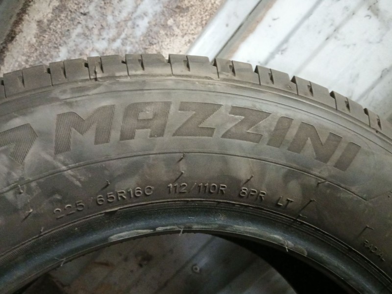 Recambio de neumatico ocasión para neumatico neumatico ocasion referencia OEM IAM 225/65/16 112/110 R MAZZINI EFIVAN 