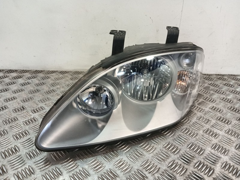 Recambio de faro izquierdo para ssangyong rodius i 2.7 xdi referencia OEM IAM 8310121305  
