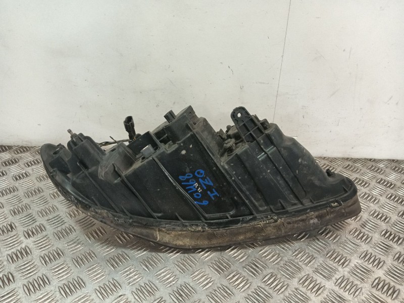 Recambio de faro izquierdo para ssangyong rodius i 2.7 xdi referencia OEM IAM 8310121305  