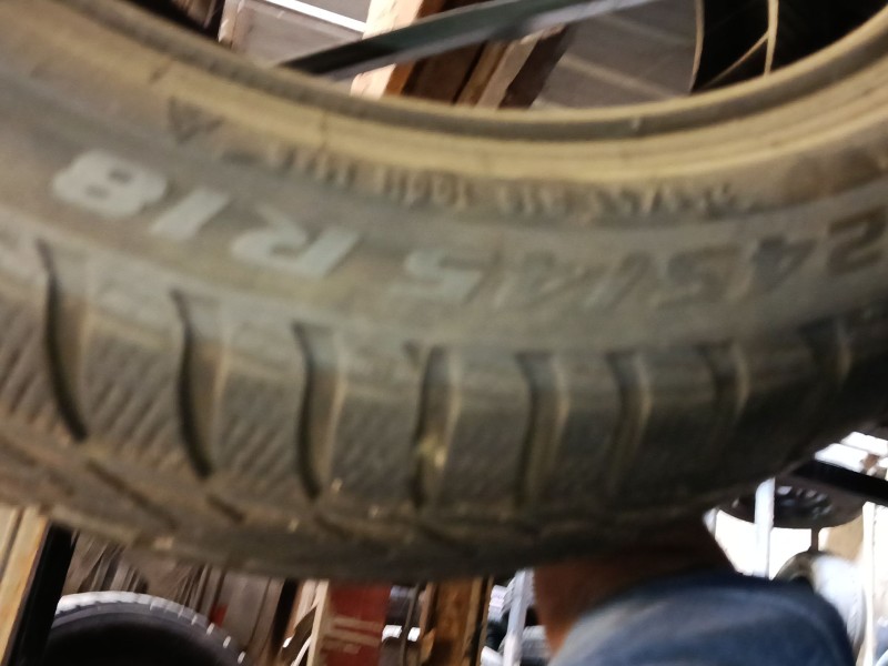 Recambio de neumatico pareja para neumatico neumatico ocasion referencia OEM IAM 245/45/18 100H PIRELLI WINTER SOTTOZERO 3 