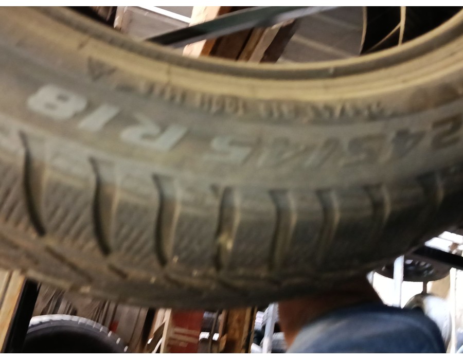 Recambio de neumatico pareja para neumatico neumatico ocasion referencia OEM IAM 245/45/18 100H PIRELLI WINTER SOTTOZERO 3 