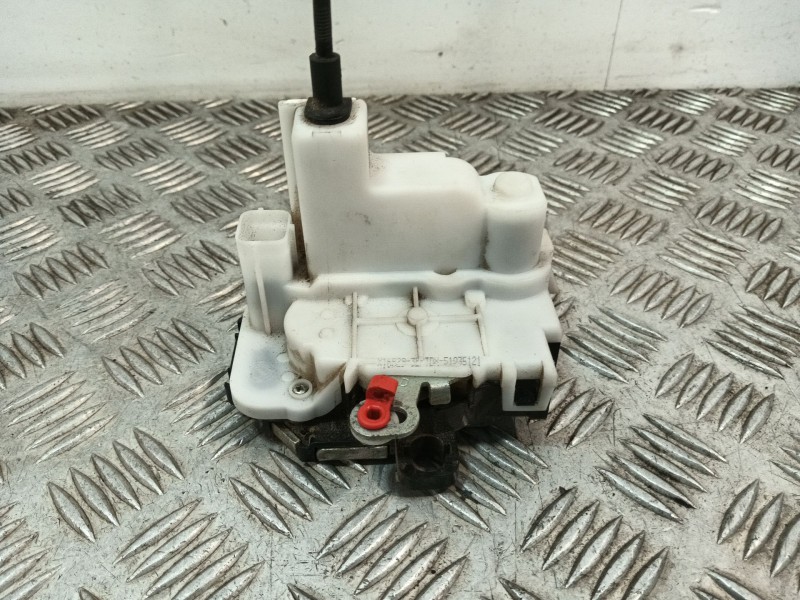 Recambio de cerradura puerta delantera derecha para fiat 500 (312) 500 referencia OEM IAM 51935121  