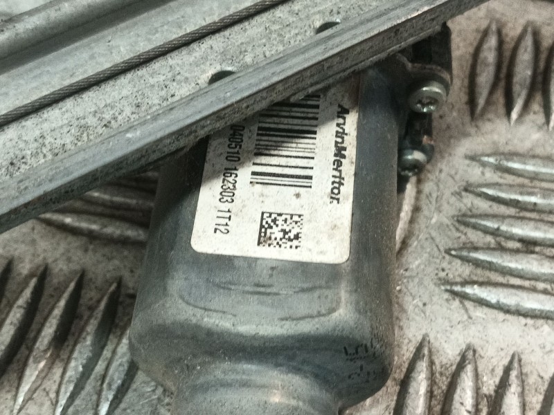 Recambio de elevalunas delantero derecho para dacia logan referencia OEM IAM 400727G  