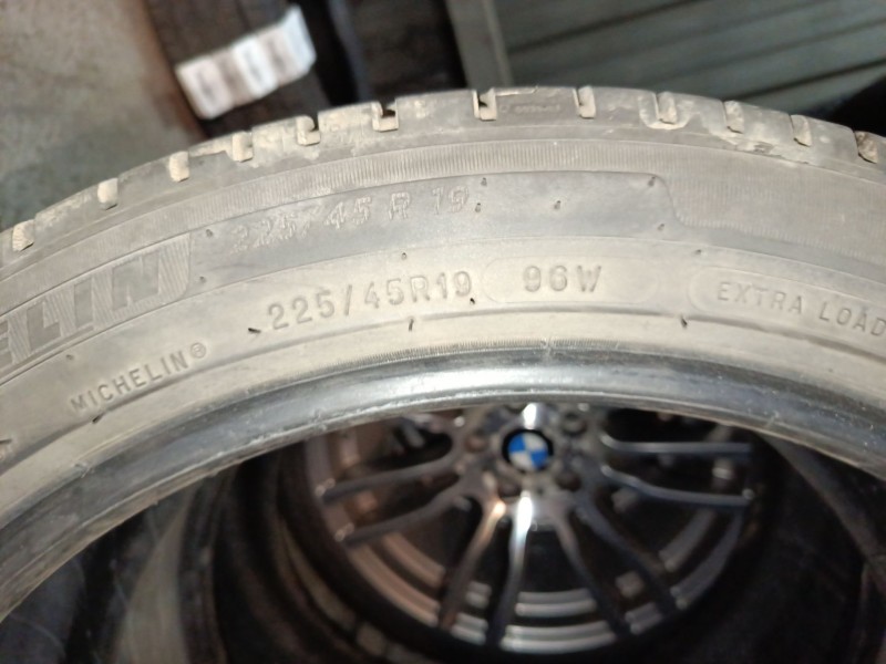 Recambio de neumatico pareja para neumatico neumatico ocasion referencia OEM IAM 225/45/19 96W MICHELIN PRYMACY 4 225451996W