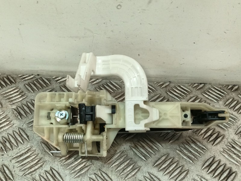 Recambio de maneta exterior trasera derecha para kia carens iv 1.7 crdi referencia OEM IAM 82661A4010  
