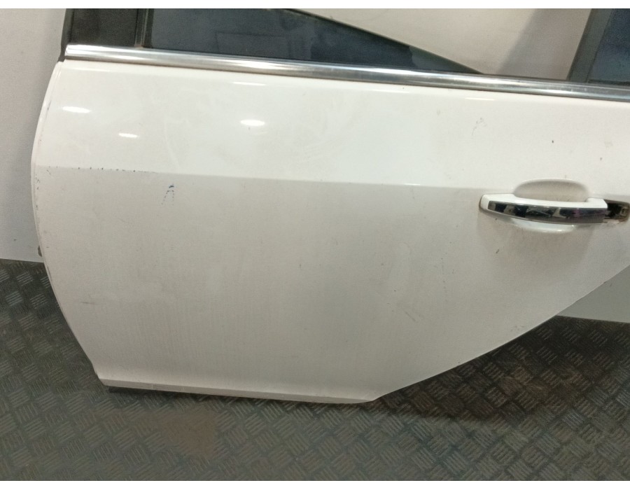 Recambio de puerta trasera izquierda para opel insignia a (g09) 2.0 cdti (68) referencia OEM IAM 22805992 22796347 
