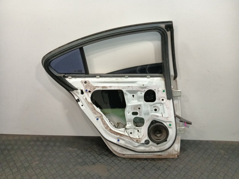 Recambio de puerta trasera izquierda para opel insignia a (g09) 2.0 cdti (68) referencia OEM IAM 22805992 22796347 