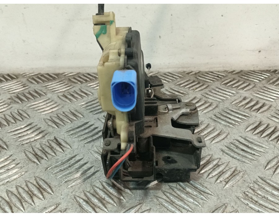 Recambio de cerradura puerta trasera izquierda para seat ibiza iii (6l1) 1.4 16v referencia OEM IAM 991992101 839015AG 