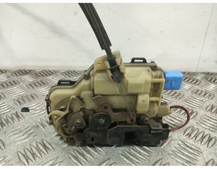 Recambio de cerradura puerta trasera izquierda para seat ibiza iii (6l1) 1.4 16v referencia OEM IAM 991992101 839015AG 