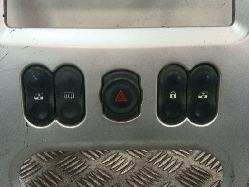 Recambio de moldura para dacia logan referencia OEM IAM 8200739438 8200739440 8200739441