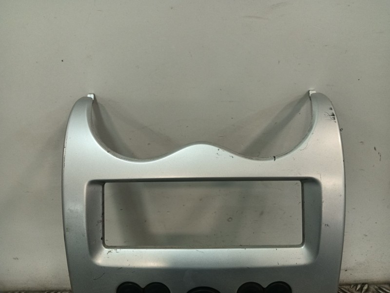 Recambio de moldura para dacia logan referencia OEM IAM 8200739438 8200739440 8200739441