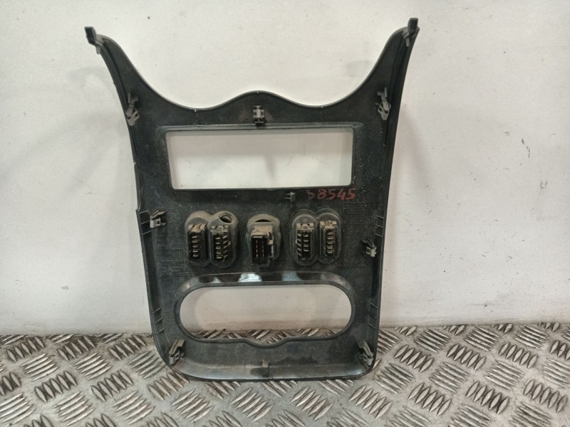 Recambio de moldura para dacia logan referencia OEM IAM 8200739438 8200739440 8200739441