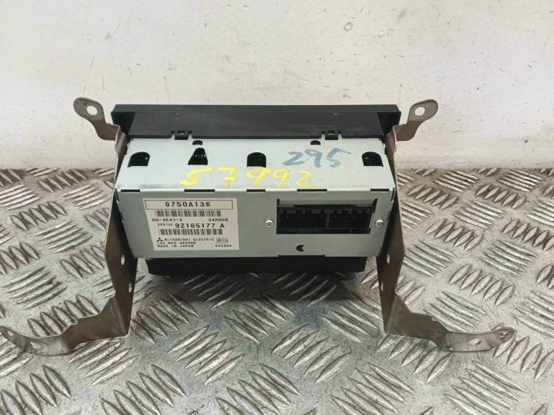 Recambio de pantalla multifuncion para mitsubishi grandis (na0w) referencia OEM IAM 8750A136  