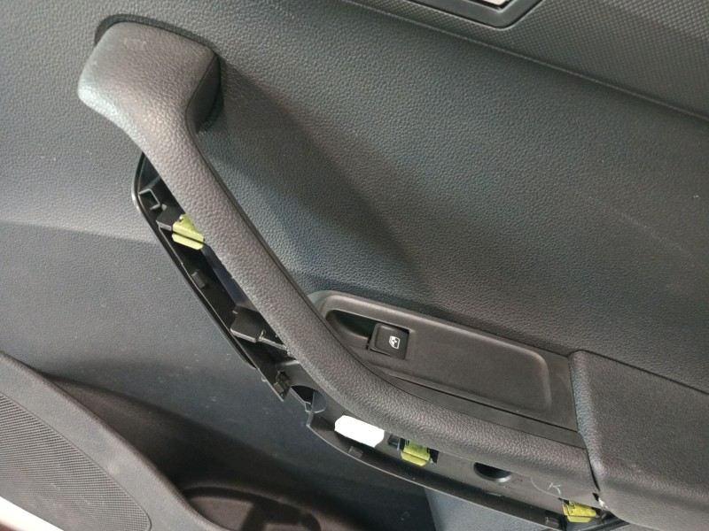 Recambio de guarnecido puerta trasera derecha para skoda fabia iii (nj3) 1.0 tsi referencia OEM IAM 6V6867024F 6VX867024X 