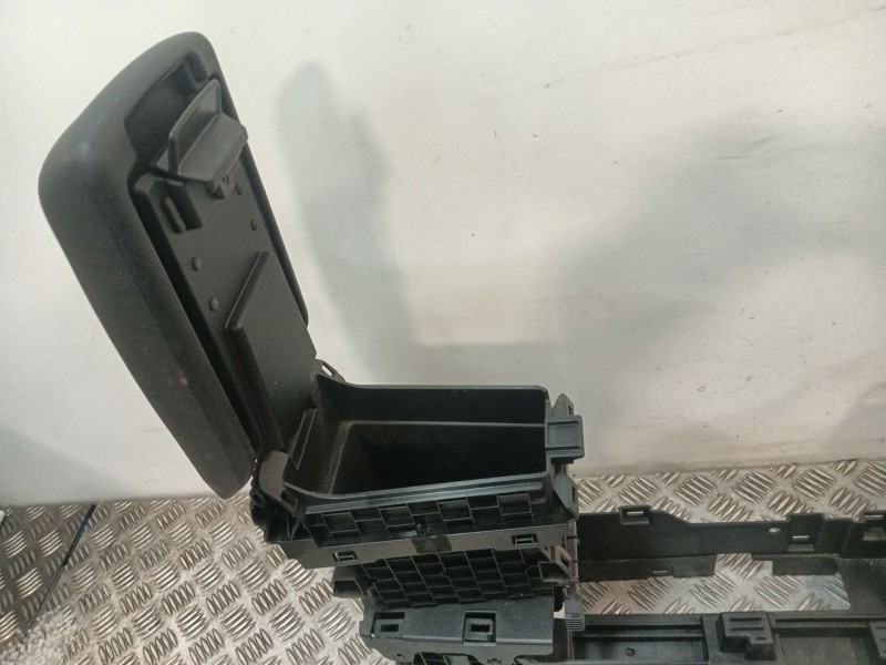 Recambio de apoyabrazos central para ford ecosport 1.0 ecoboost referencia OEM IAM GN15A045A06 GN15A045B55 