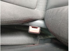 Recambio de enganche cinturon delantero derecho para audi a1 (8x1, 8xk) 1.6 tdi referencia OEM IAM 8X0857756B  