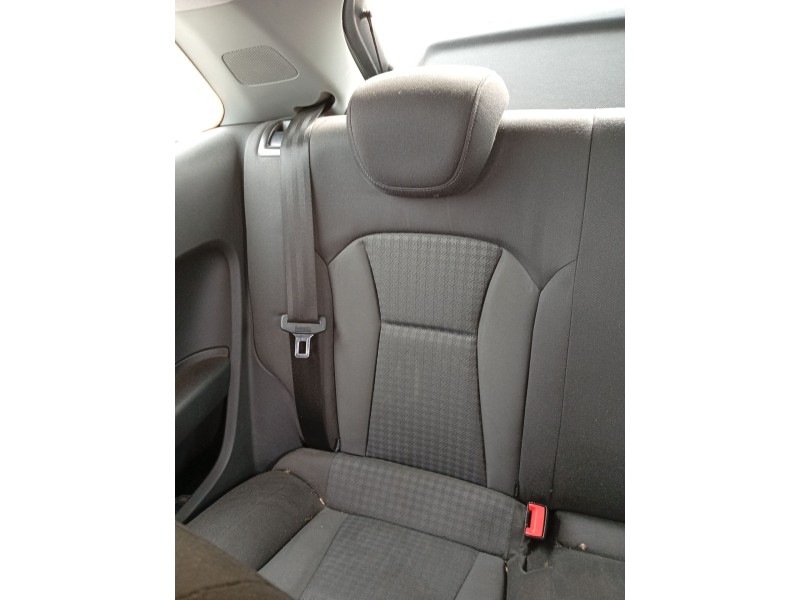 Recambio de cinturon seguridad trasero derecho para audi a1 (8x1, 8xk) 1.6 tdi referencia OEM IAM 8X0857805DV04  
