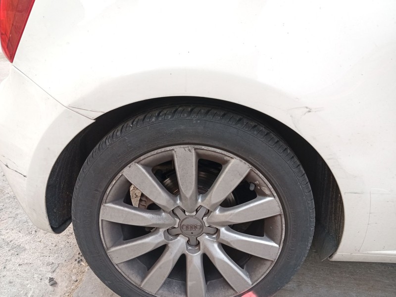 Recambio de paso de rueda trasero derecho para audi a1 (8x1, 8xk) 1.6 tdi referencia OEM IAM 8X0810972F  