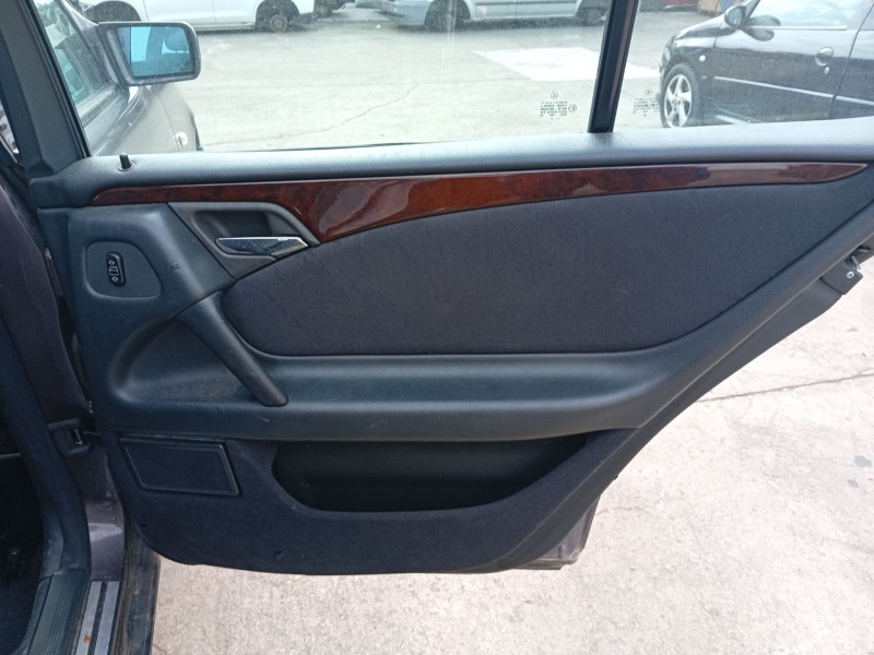 Recambio de guarnecido puerta trasera derecha para mercedes-benz clase e (w210) e 280 (210.053) referencia OEM IAM   