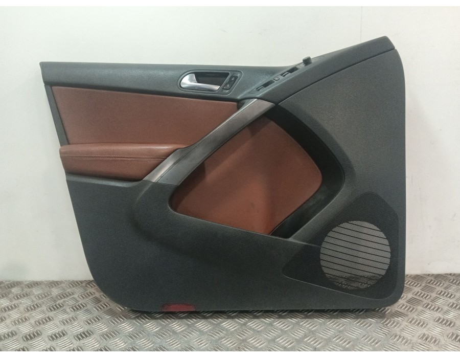 Recambio de guarnecido puerta delantera izquierda para volkswagen tiguan (5n_) 1.4 tsi 4motion referencia OEM IAM 5N0867011 JCL1
