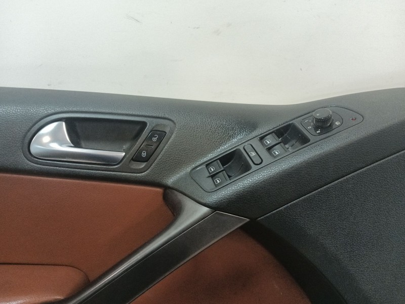 Recambio de guarnecido puerta delantera izquierda para volkswagen tiguan (5n_) 1.4 tsi 4motion referencia OEM IAM 5N0867011 JCL1