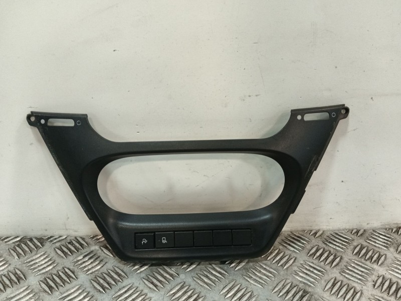 Recambio de moldura para iveco daily vi furgoneta 35s18, 35c18, 40c18, 50c18, 60c18, 65c18, 70c18 referencia OEM IAM 5801592800 