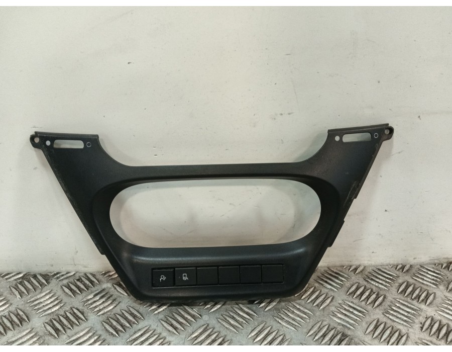 Recambio de moldura para iveco daily vi furgoneta 35s18, 35c18, 40c18, 50c18, 60c18, 65c18, 70c18 referencia OEM IAM 5801592800 